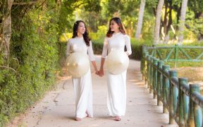 Áo dài trắng giặt, tẩy và bảo quản thế nào để luôn giữ màu trắng đẹp