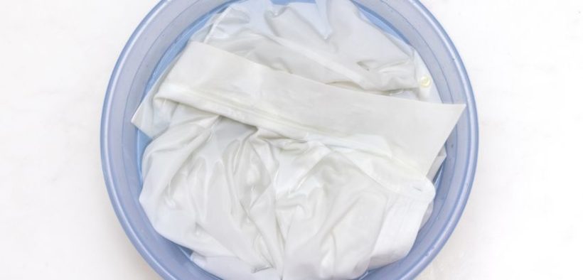 cách tẩy trắng áo sơ mi trắng tại nhà