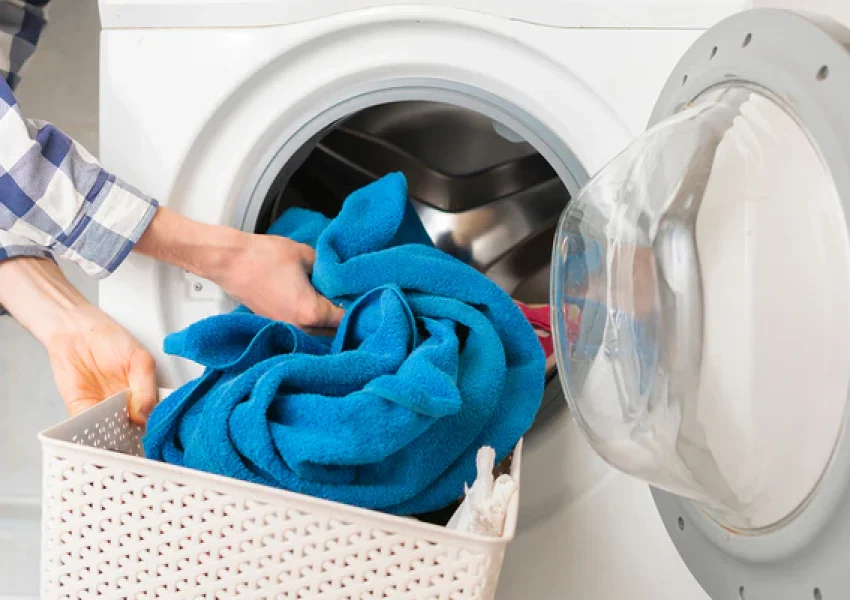 Phân loại đồ trước khi giặt